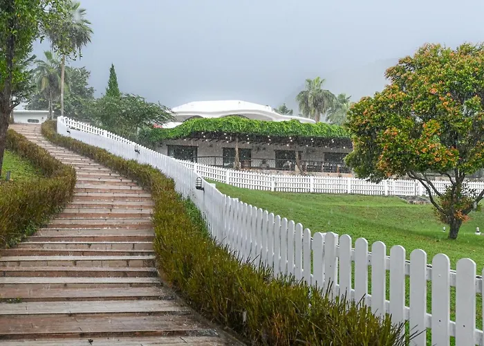Resort Swiss Valley Hip