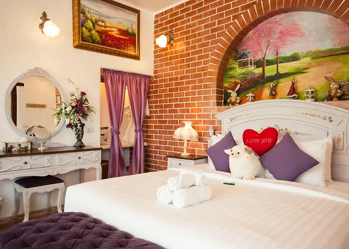 Swiss Valley Hip Resort Suan Phueng